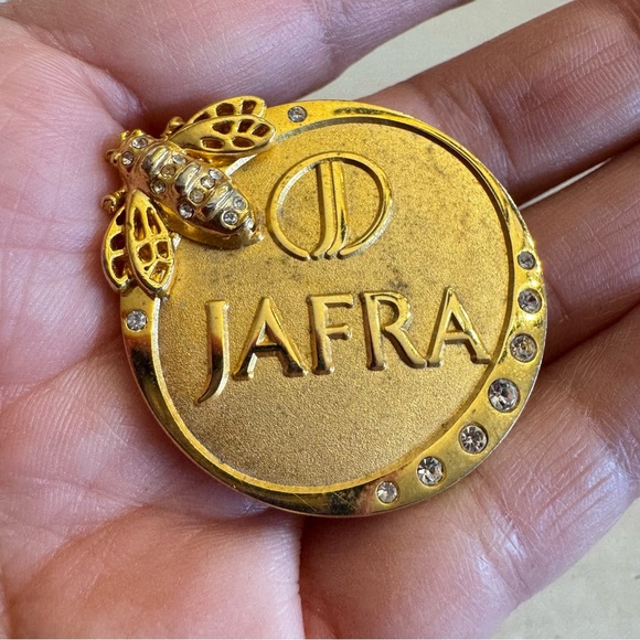 Jafra Gold Brooch with Crystal Accents - Picture 7 of 16